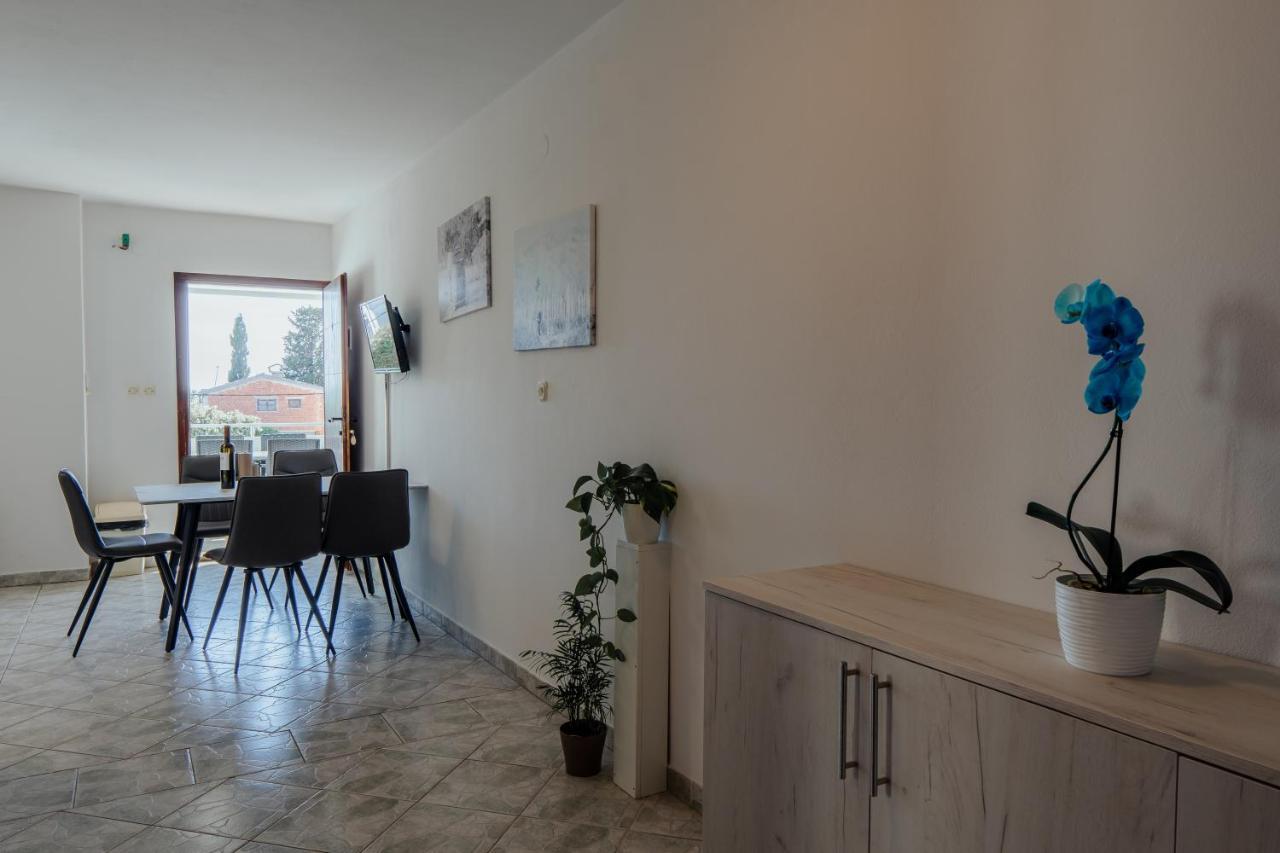 Apartmani Jaman Vrsi Rum bild